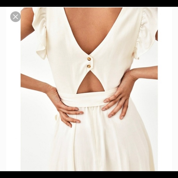 White linen dress with pockets and attached belt - Picture 3 of 10